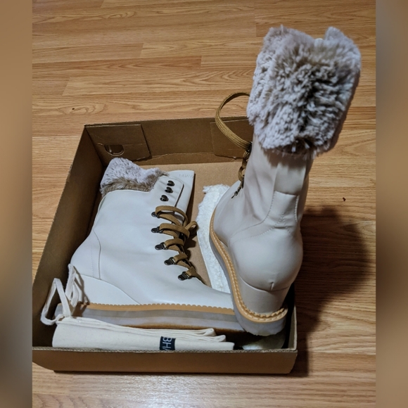 Bhava Vegan Boots 39 8.5/9 Ivory Wedge Faux Fur RARE K2 Winter Gift Idea - Picture 3 of 5